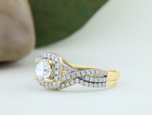 Elegant diamond engagement ring with intertwined band