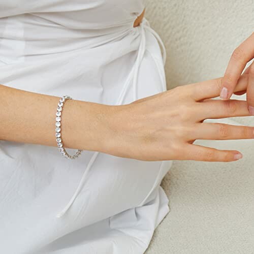 Woman wearing a silver bracelet on her wrist.